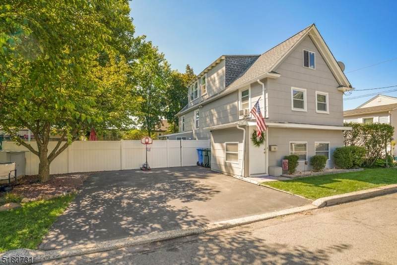 33 E Coddington Ave - Photo 1