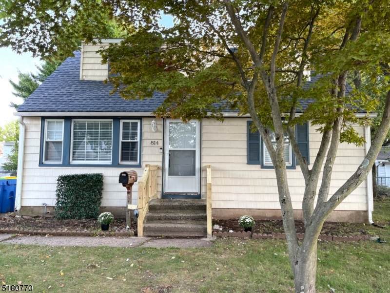 814 Boesel Ave - Photo 1