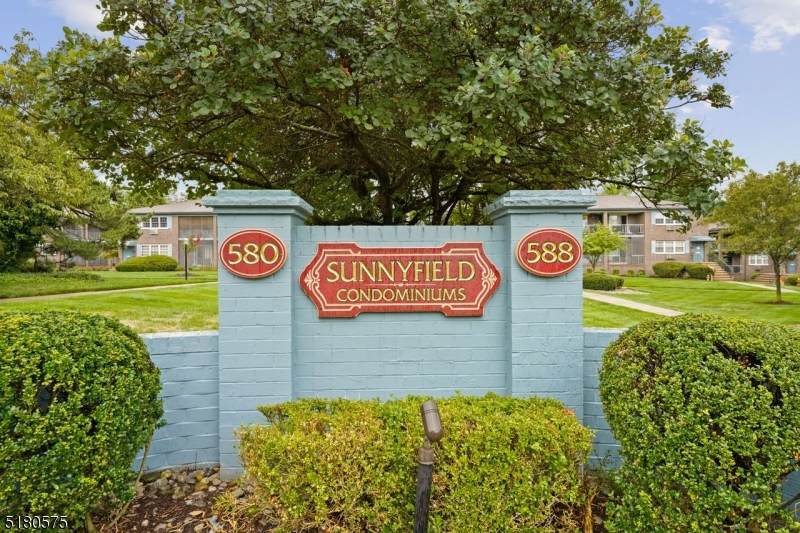 580 Bloomfield Ave - Photo 1