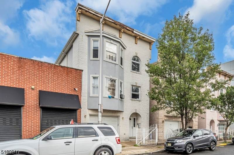 413 Halsey St - Photo 1