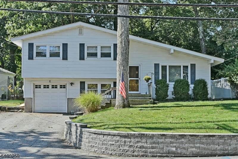 6 Seneca Ave - Photo 1