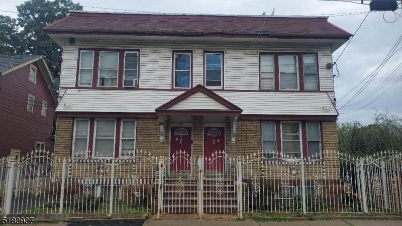 211 Maple Ave - Photo 1