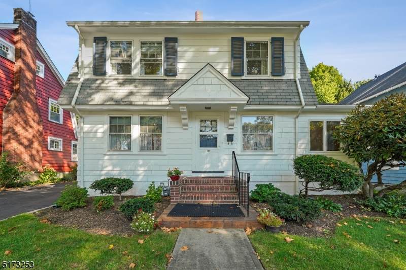 10 Hathaway Pl - Photo 1
