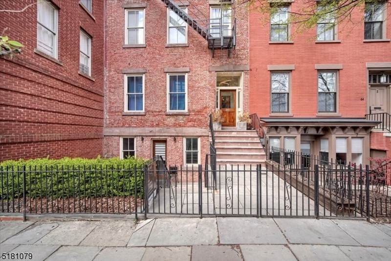 86 Essex St - Photo 1