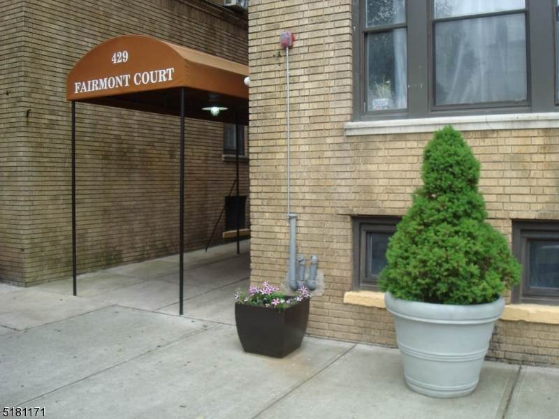 429 Fairmount Ave - Photo 1