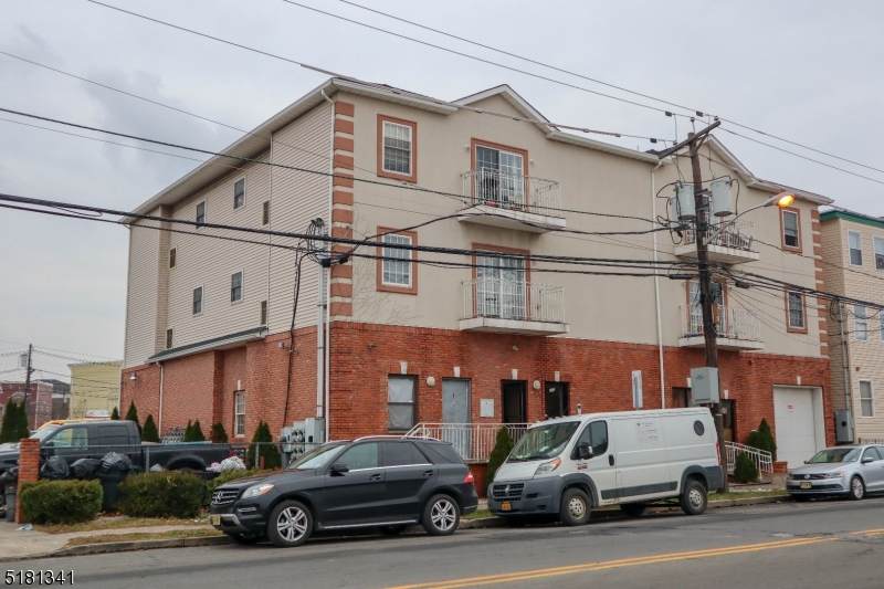 210 Trumbull St - Photo 1