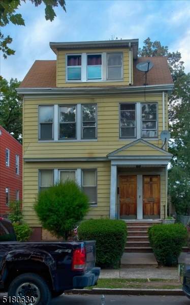 279 Weequahic Ave - Photo 1
