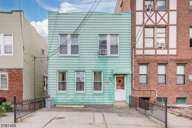 821 Grand Ave - Photo 1