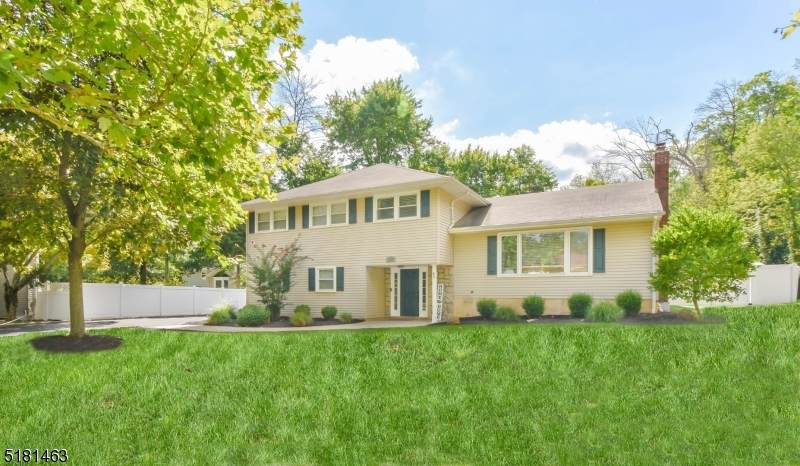 63 Canterbury Dr - Photo 1
