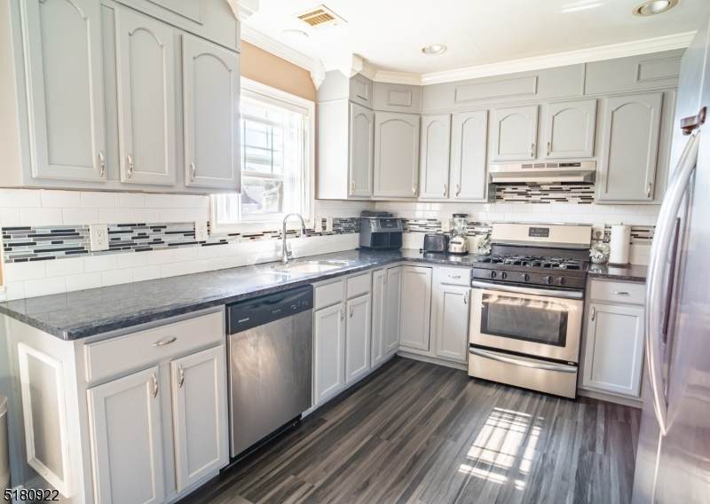 411 Wheatsheaf Rd - Photo 1