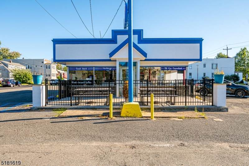 745 E Hazelwood Ave - Photo 1