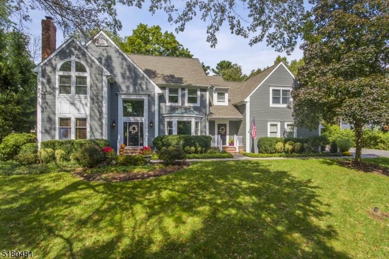 33 Hunters Ln - Photo 1