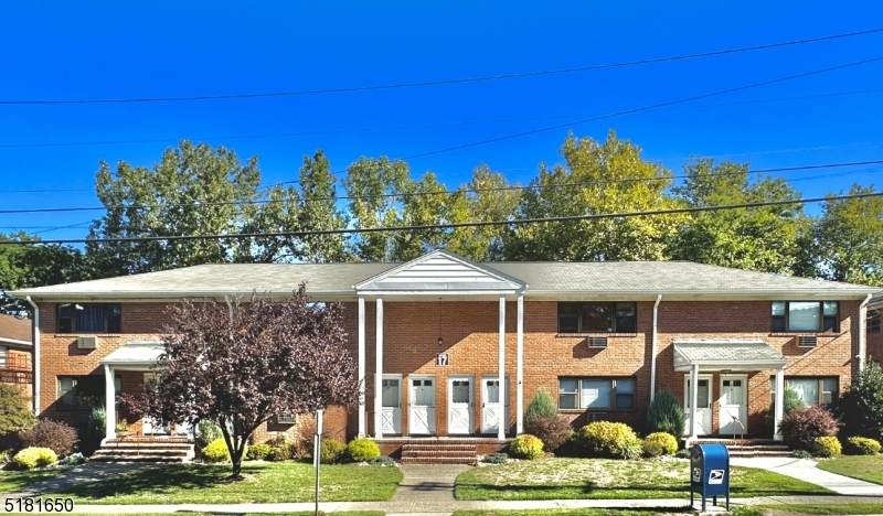 17 Colonial Dr - Photo 1