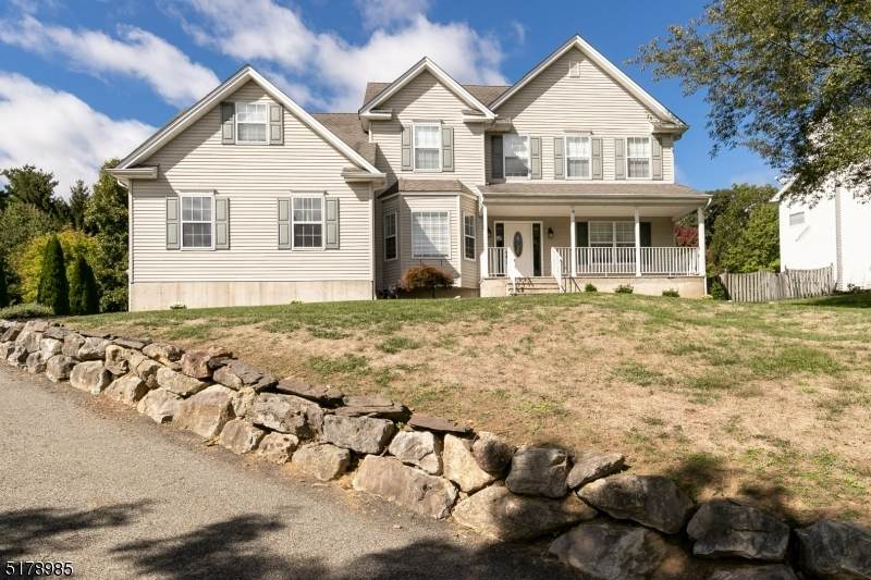 4 Wellington Pl - Photo 1