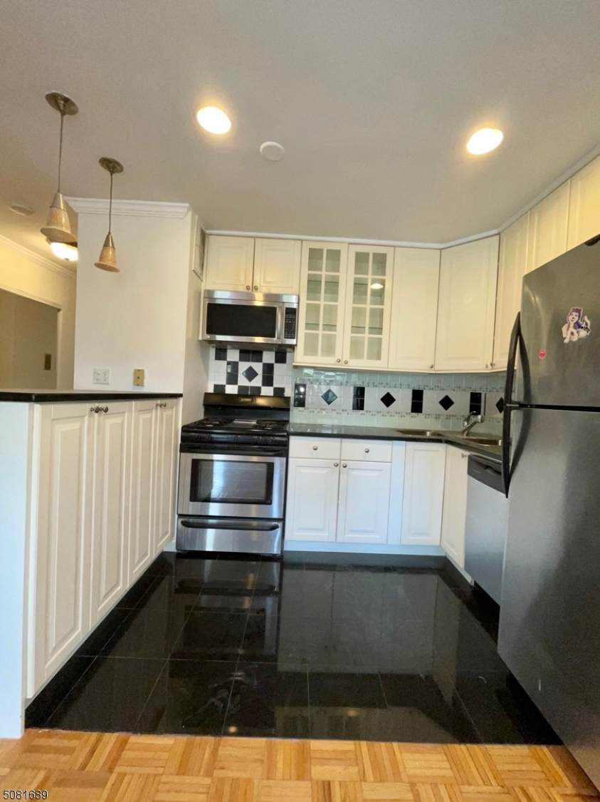 39 E 39Th St - Photo 1