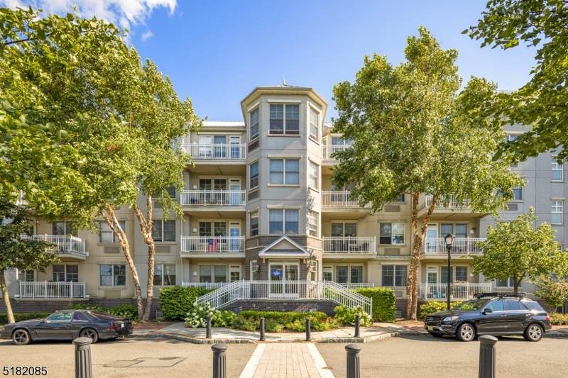 15 Freedomway - Photo 1