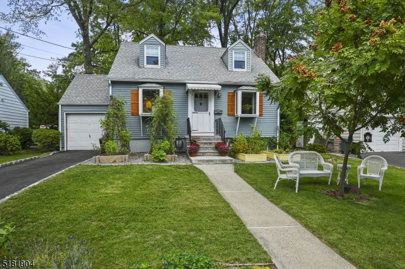 158 Darling Ave - Photo 1