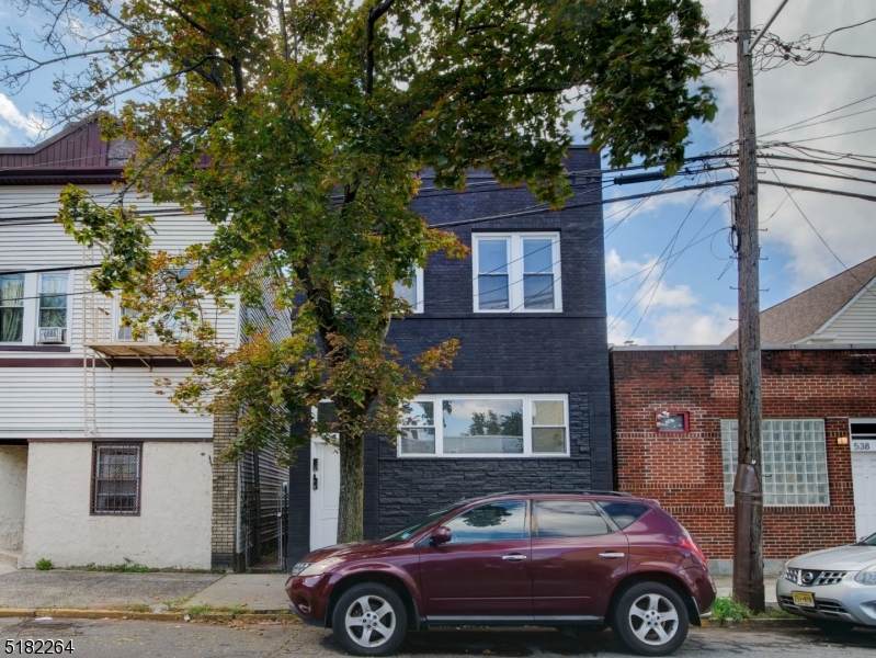536 Joyce St - Photo 1
