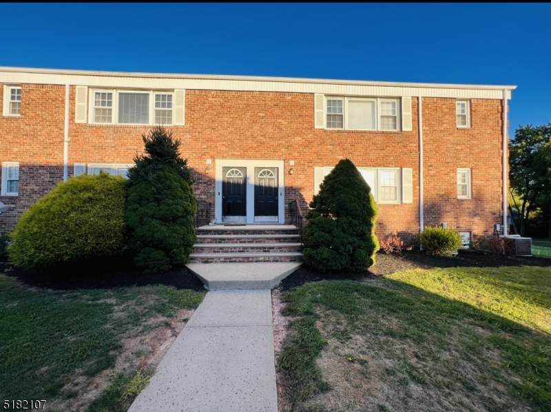 4 Columbia Dr - Photo 1