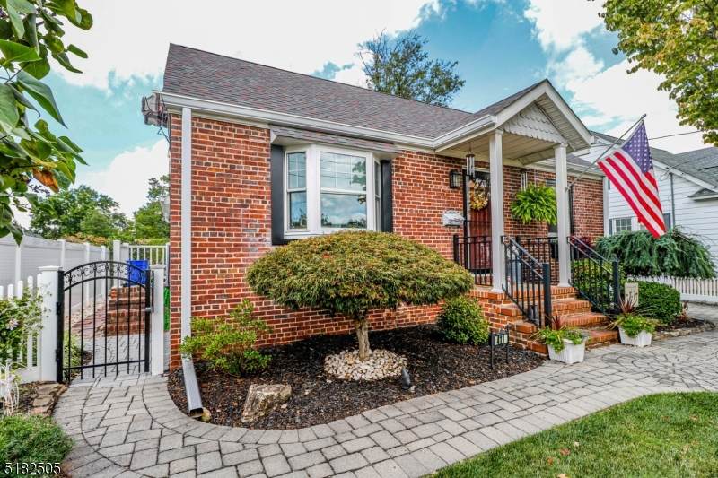 411 Walnut St - Photo 1
