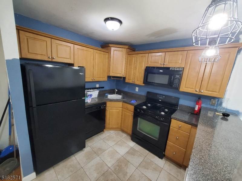 826 W Grand St - Photo 1