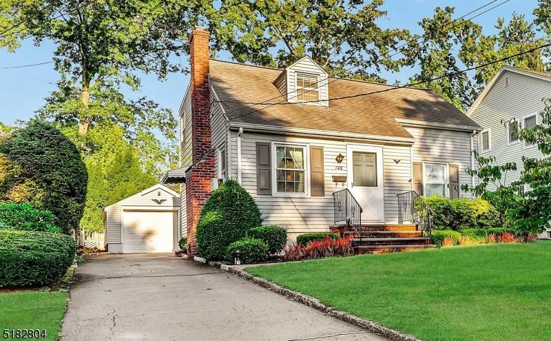 148 Pershing Ave - Photo 1