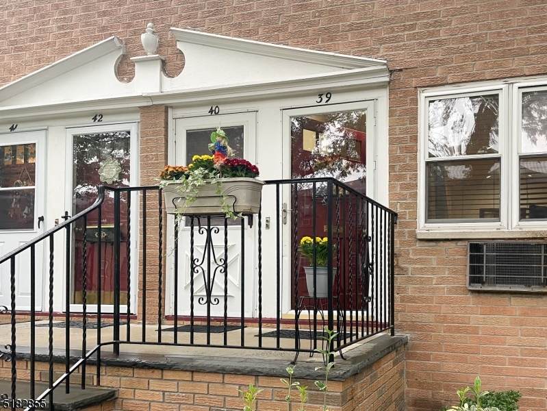 725 Joralemon St - Photo 1