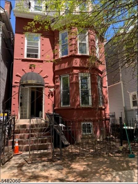 267 6Th Ave W - Photo 1