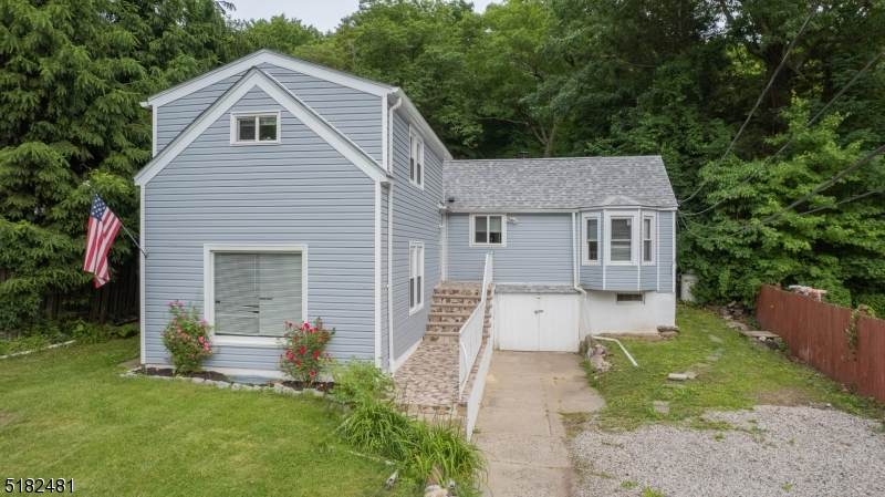 184 Lake Shore Dr - Photo 1