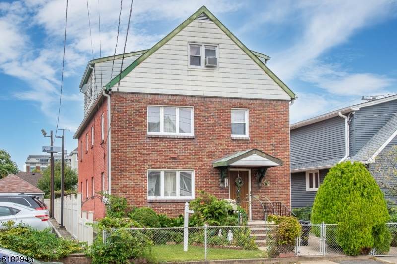 91 Lester St - Photo 1