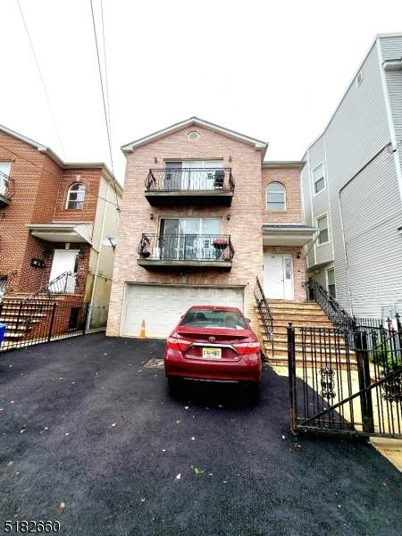 549 Hawthorne Ave - Photo 1