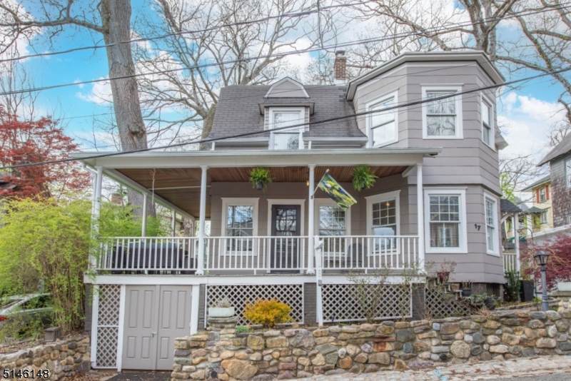 17 St Johns Ave - Photo 1