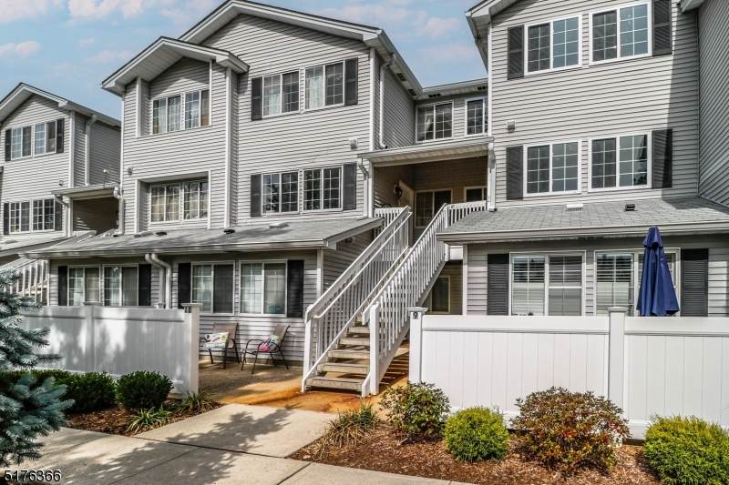10 Hyde Ct - Photo 1