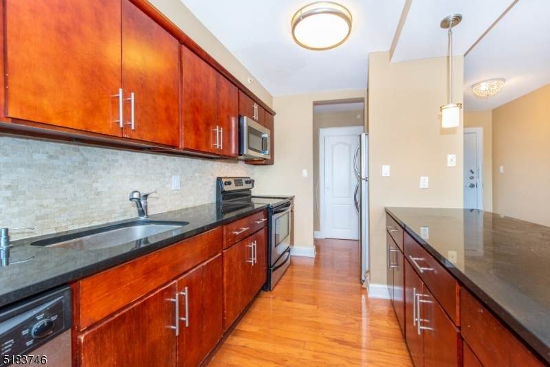 60 Parkway Dr - Photo 1
