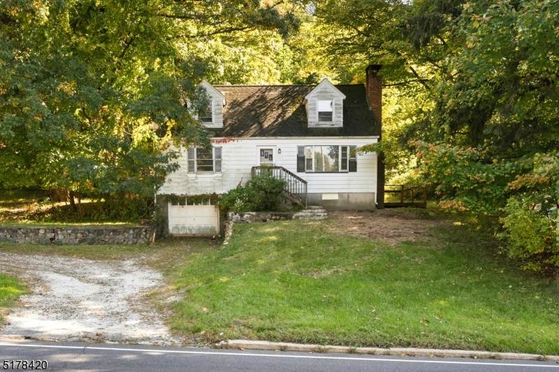230 Sparta Ave - Photo 1