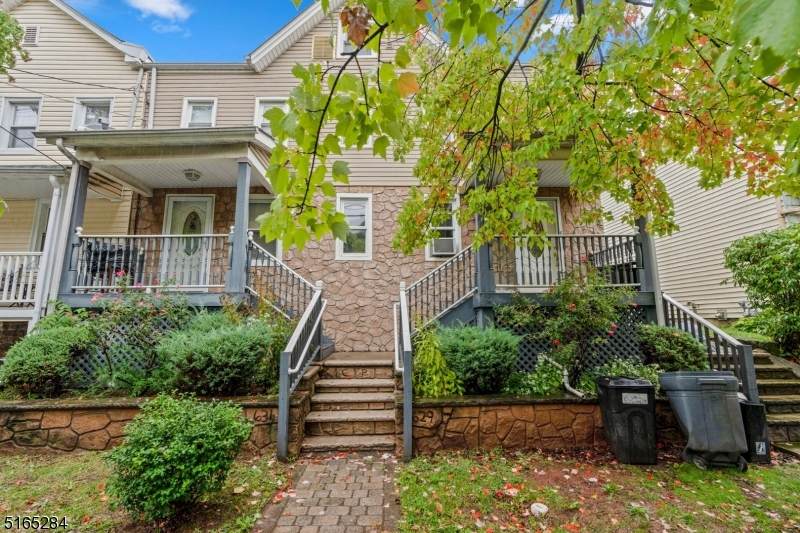 629 W Grand Ave - Photo 1