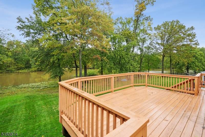 223 Chaucer Dr - Photo 1
