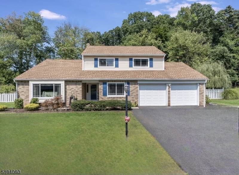 29 Vanderelinde Rd - Photo 1