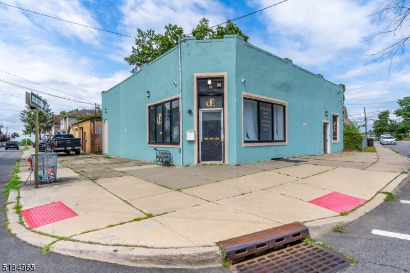 90 Laurel Ave - Photo 1