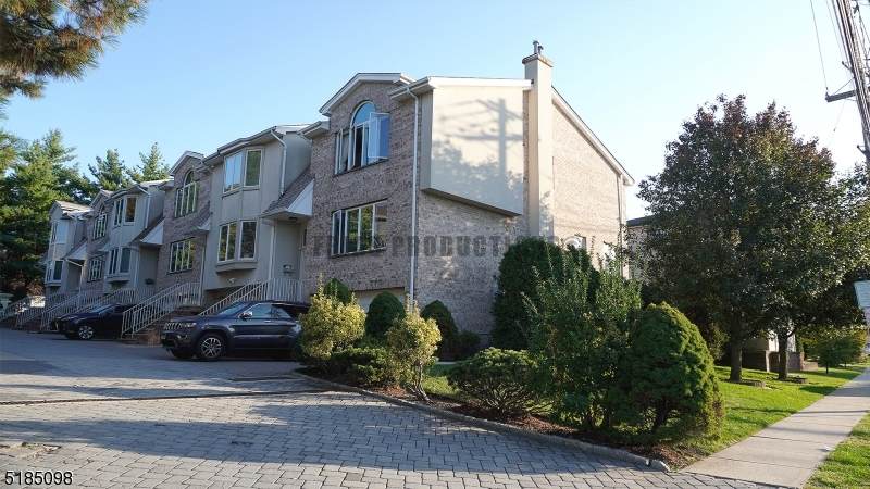 1558 Anderson Ave - Photo 1