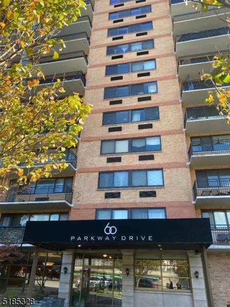 60 Parkway Dr - Photo 1