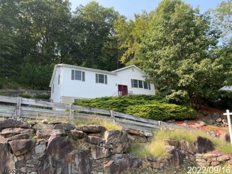 72 Grove Ave - Photo 1