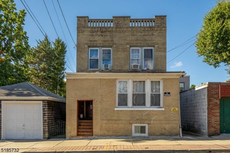 390 Kamena St - Photo 1