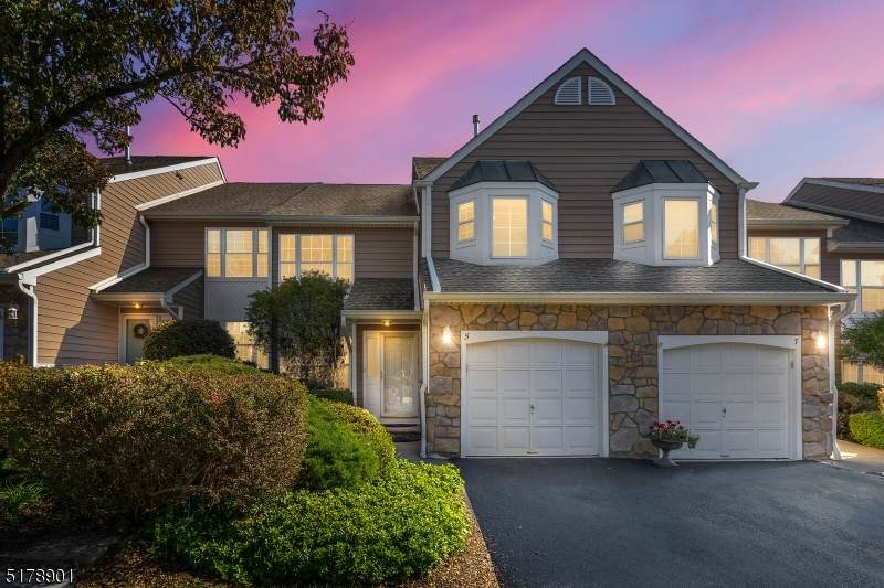 5 Stonehedge Rd - Photo 1
