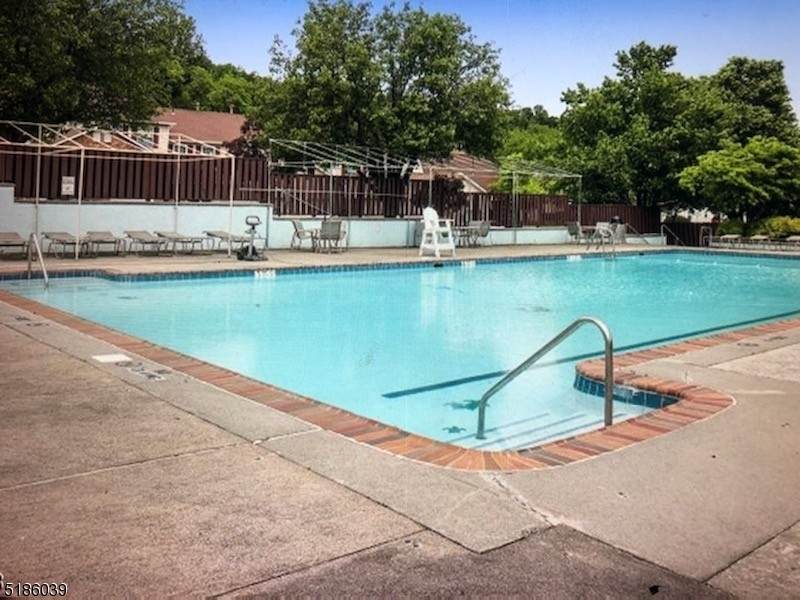 5 Avon Ct - Photo 1