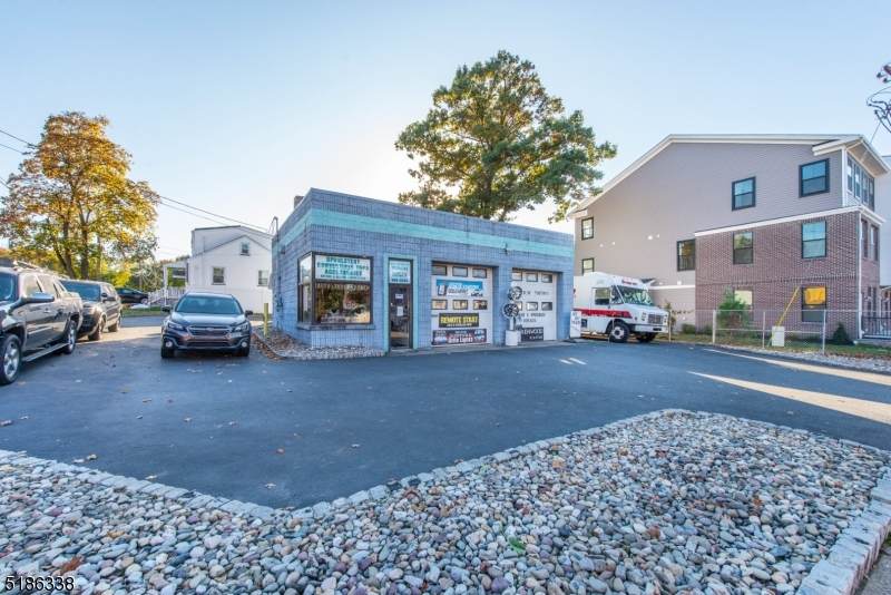 325 Main St - Photo 1