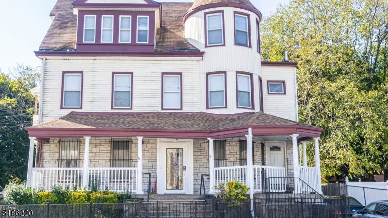 117 Oak St - Photo 1