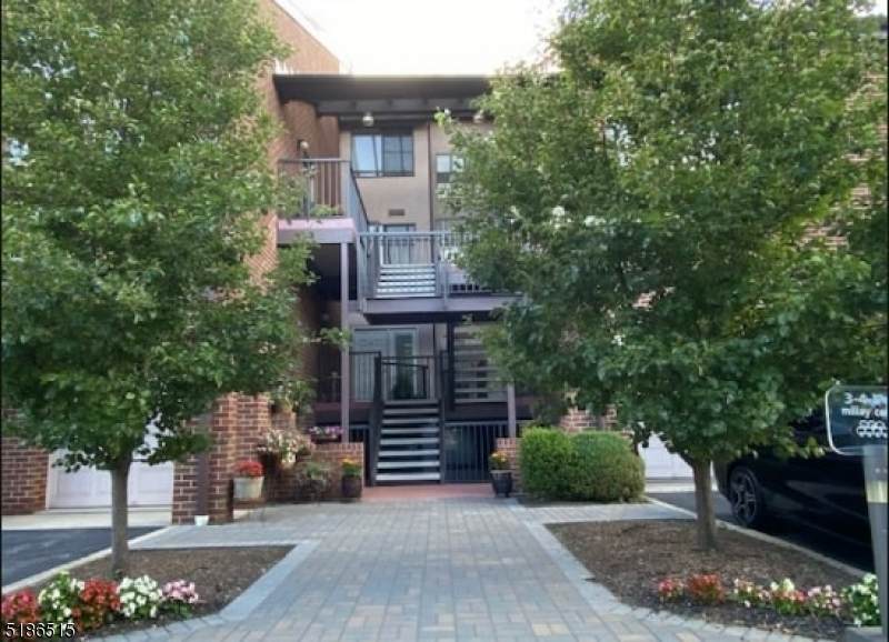 4 Millay Ct - Photo 1