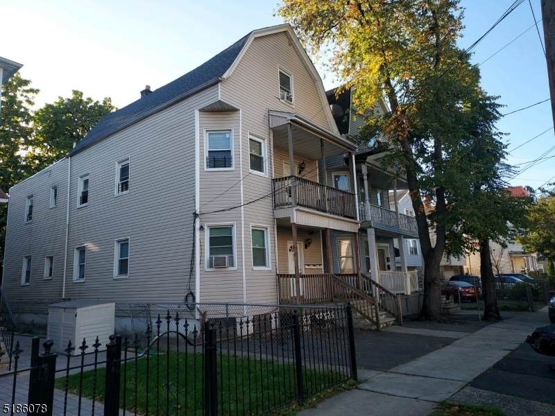 469 Irvine Turner Blvd - Photo 1