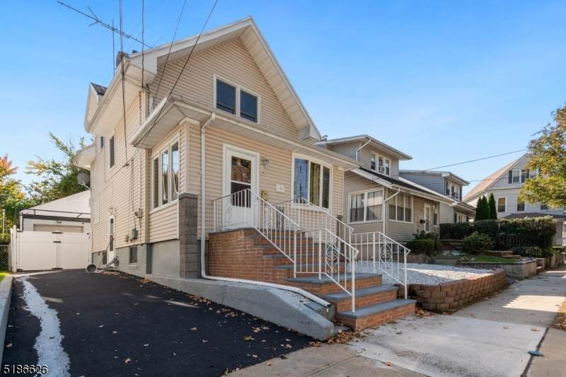 132 Frances Pl - Photo 1